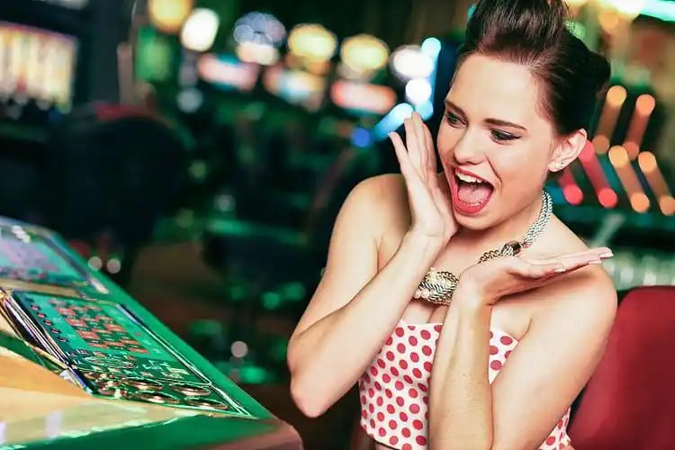 688slots App ထဲမှ Slot နှင့် Live Casino ဂိမ်းများ Myanmar တွင် ကစားနည်း